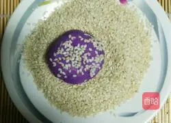 Illustration of how to make glutinous rice and purple sweet potato cakes 6