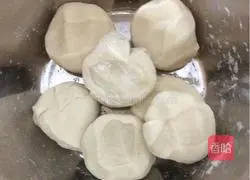 Illustration of how to make cabbage and pork pie 11