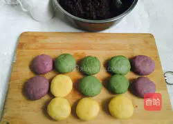 Glutinous rice and red bean paste sunflower cake Illustration of how to do it 7