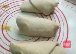 Illustration of how to make scallion pancakes 6