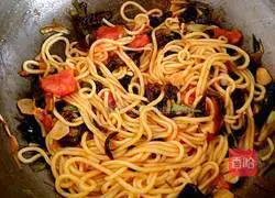 Illustration of how to make tomato golden fried noodles 6