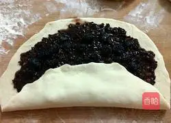 Illustration of how to make black rice raisin cake segments 9 
