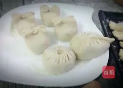 Illustration of how to make corn, carrot and mushroom dumplings 12