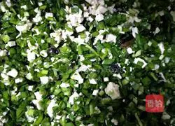 Illustration of how to make chive cake 2