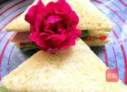 Illustration of how to make ham and egg sandwich 9