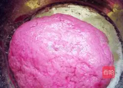 Illustration of how to make colorful red dumplings 8