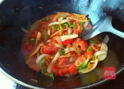 Illustration of how to make stir-fried noodles with tomatoes and eggs 8