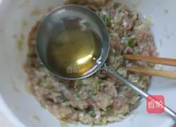 Illustration of how to make thin-skinned pork wontons 2