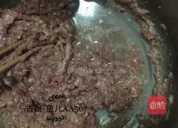 Illustration of how to make mutton and carrot dumplings 7