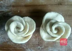 Illustration of how to make white rose steamed buns 15