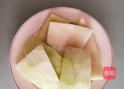 Illustration of how to make melon-skin egg pancake 1