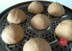 Illustration of how to make brown sugar steamed buns 13