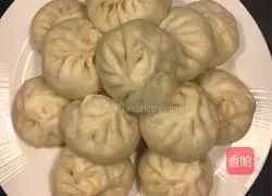 Illustration of how to make steamed buns with pork and cowpea stuffing 7