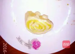 Milk Illustration of how to make two-color pumpkin steamed buns (and caramel flower rolls) 8