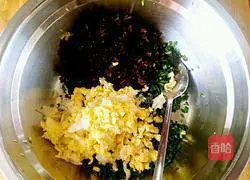 Illustration of how to make vegetarian wontons 5