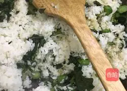 Illustration of how to make kale fried rice 11