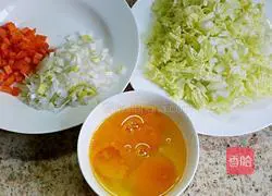 Illustration of how to make egg fried rice 1