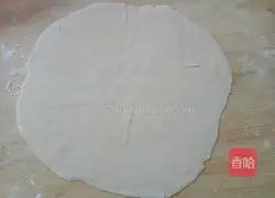 Illustration of how to make lard scallion pancakes 6