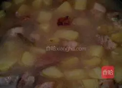 Illustration of how to make potato and pork belly braised rice 4