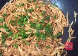 Illustration of how to make fried noodles 8
