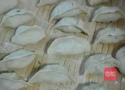 Illustration of how to make leek, shrimp, egg dumplings 6