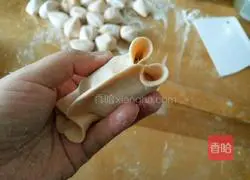 Illustration of how to make goldfish dumplings 10