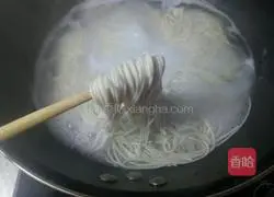 Illustration of how to make scallion oil noodles 6
