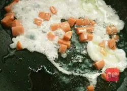 Illustration of how to make ham and egg fried rice 8