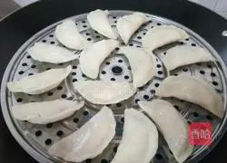 cabbage Illustration of how to make pork dumplings 8