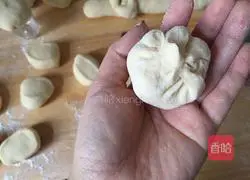 Illustration of how to make steamed buns with mushroom and bean paste 12