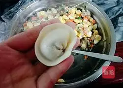 Illustration of how to make Yuanbao dumplings 5