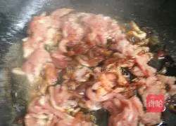 Illustration of how to make fried pancakes with shredded pork, garlic and moss 4