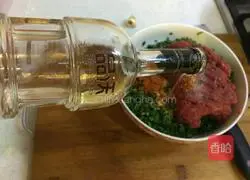 Illustration of how to make beef and leek dumplings 7