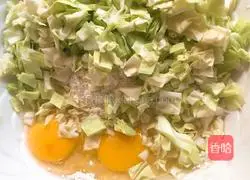 Illustration of how to make cabbage and egg pancakes 2