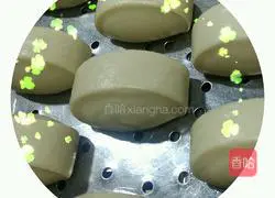 Illustration of how to cut steamed buns with a knife 9