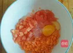 Illustration of how to make carrot and egg pancakes 1