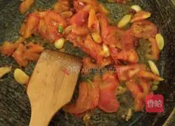 Illustration of how to make tomato-fried steamed buns 6