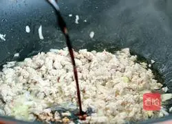 Illustration of how to make noodles with mushroom meat sauce 6