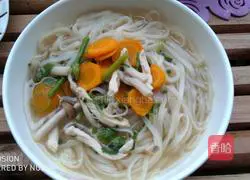 Illustration of how to make shredded chicken and vegetable nutritious noodles 9