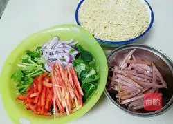 Illustration of home-style fried noodles with colorful vegetables 2