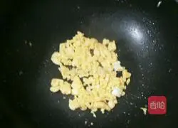 Illustration of how to make fried rice with colorful vegetables and preserved meat 7