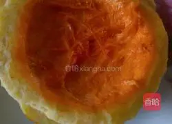 Illustration of how to make pumpkin puree and black sesame steamed buns 1