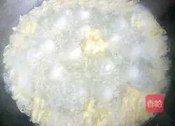 Illustration of how to make egg drop rice wine glutinous rice balls 4