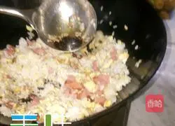 Illustration of how to make egg fried rice 13