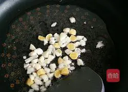 Illustration of how to make chicken leg stewed rice 4