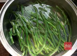 Illustration of how to make braised pork buns 6