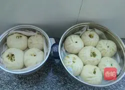 Illustration of how to make celery and dried bean buns 15