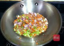 Illustration of how to make minced pork noodles 8