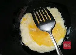 Illustration of how to make ham, sausage and egg fried rice 2