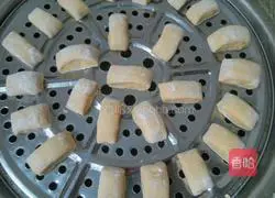 Illustration of how to make pumpkin buns 14